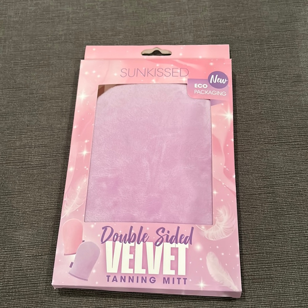 Sunkissed Double sided velvet tanning mit washcloth NWT